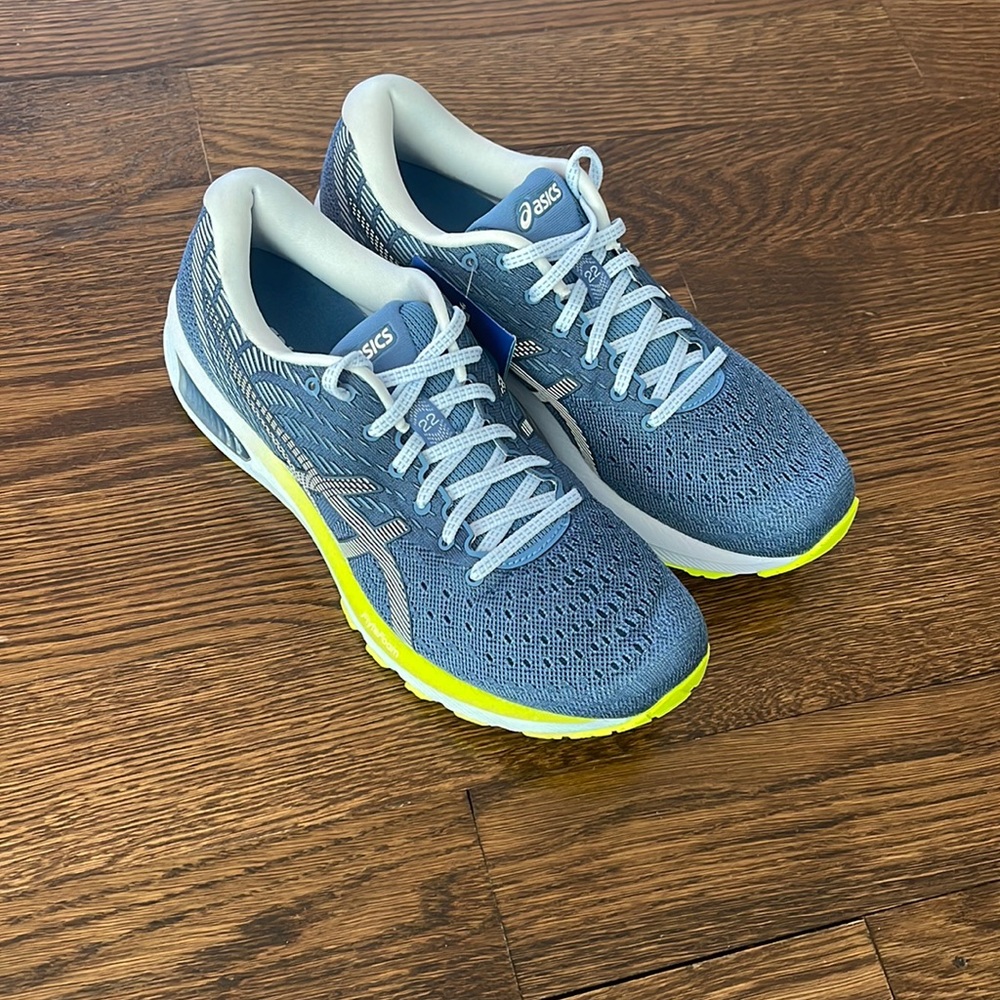 Brand new in box women’s Asics cumulus running sneakers, size 10